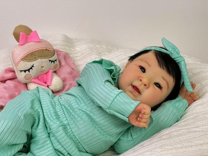 Bebê Reborn Menina Jiali Tecido - Ana Dolls Imagem de Bebê Reborn Menina Jiali Tecido
