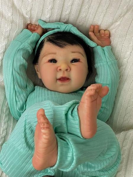 Bebê Reborn Menina Jiali Tecido - Ana Dolls Imagem de Bebê Reborn Menina Jiali Tecido