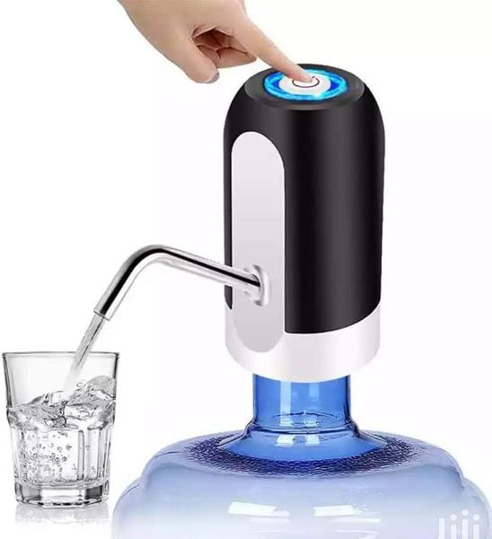 Bebedouro com Bomba Elétrica Recarregável e Eficiente - VALECOM Imagem de Bebedouro com Bomba Elétrica Recarregável e Eficiente
