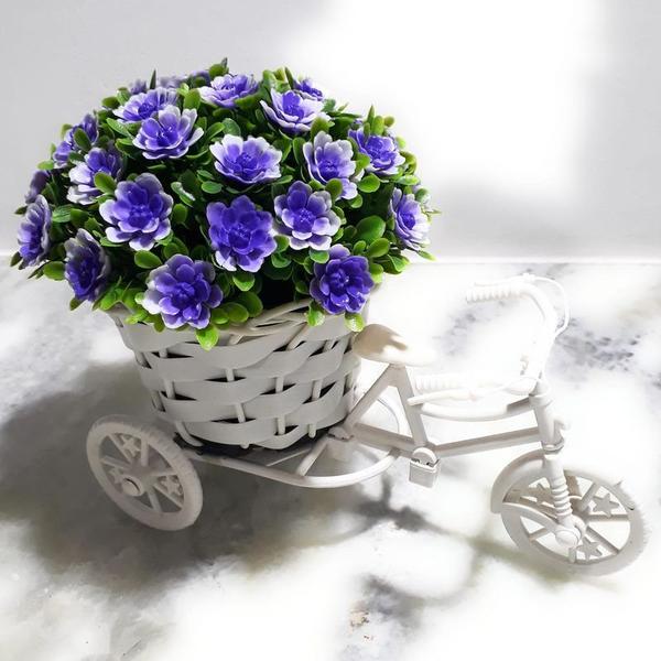 Imagem de Bicicleta Arranjo com cesto + Flor Bucho Artificial Cor Roxa Decoração para Casa e Festas