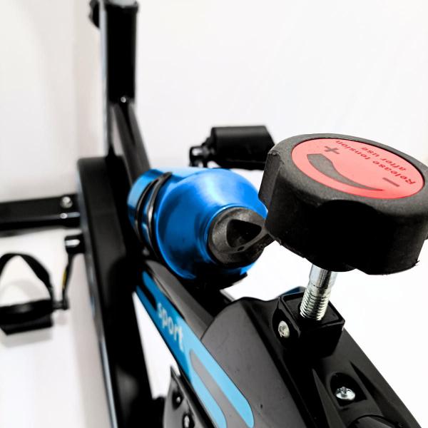 Imagem de Bicicleta profissional de spinning com monitor exercício aeróbico azul