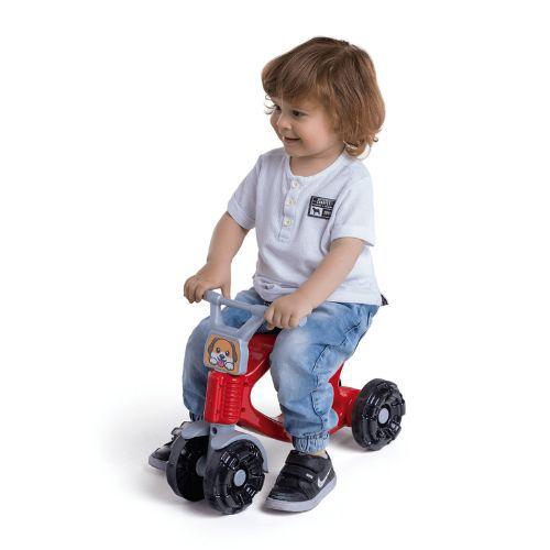 Bicicleta sem pedal balance babybike vermelha - Calesita Imagem de Bicicleta sem pedal balance babybike vermelha
