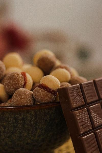 Biscoito Caseiro Casadinho com Chocolate Goiaba Fruta Natural 200g Kebis - KEBIS BISCOITOS CASEIROS Imagem de Biscoito Caseiro Casadinho com Chocolate Goiaba Fruta Natural 200g Kebis