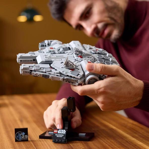 Imagem de Bloco Lego Star Wars Millennium Falcon 75375