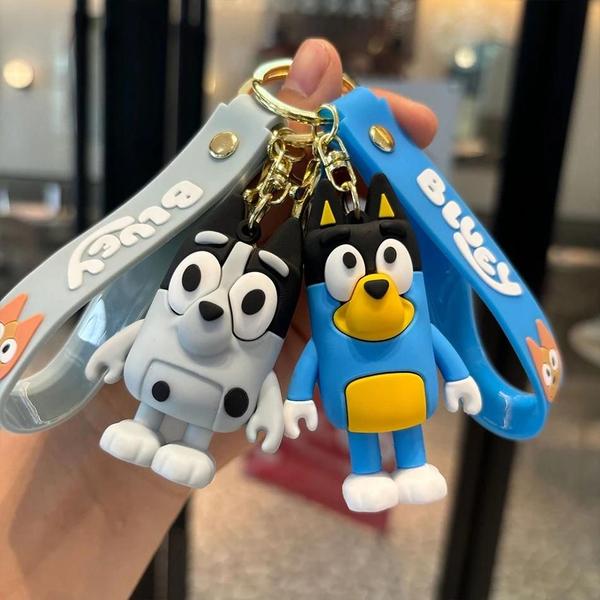 Bluey Family Anime Cartoon Car Chain Chaveiro Bolsa Pingente Mochila Infantil Presente De Casal - Bandai Imagem de Bluey Family Anime Cartoon Car Chain Chaveiro Bolsa Pingente Mochila Infantil Presente De Casal