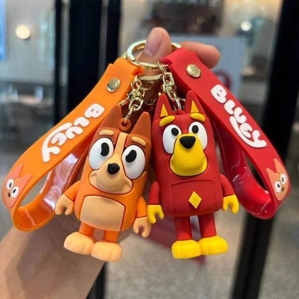 Bluey Family Anime Cartoon Car Chain Chaveiro Bolsa Pingente Mochila Infantil Presente De Casal - Bandai Imagem de Bluey Family Anime Cartoon Car Chain Chaveiro Bolsa Pingente Mochila Infantil Presente De Casal