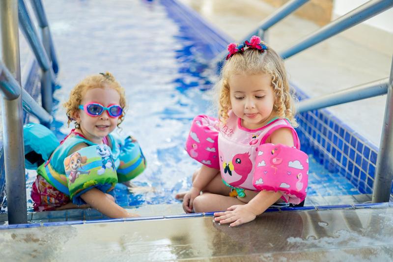 Boia infantil com colete salva vidas estampas divertidas - Nash Imagem de Boia infantil com colete salva vidas estampas divertidas