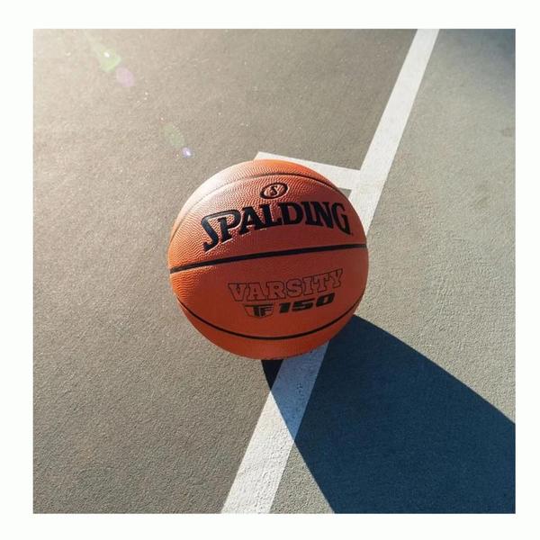 Imagem de Bola De Basquete Spalding - Varsity TF-150 Com Celo