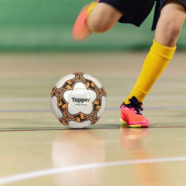 Imagem de Bola De Futsal Topper Slick 22 Quadra Costurada Oficial