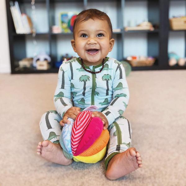 Imagem de Bola de tecido HABA Rainbow lavável à máquina para bebês de 6 meses ou mais