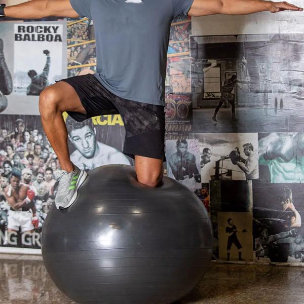 Bola Suiça de Pilates Yoga Fisioterapia Academia 65cm Cinza - 123Util Imagem de Bola Suiça de Pilates Yoga Fisioterapia Academia 65cm Cinza