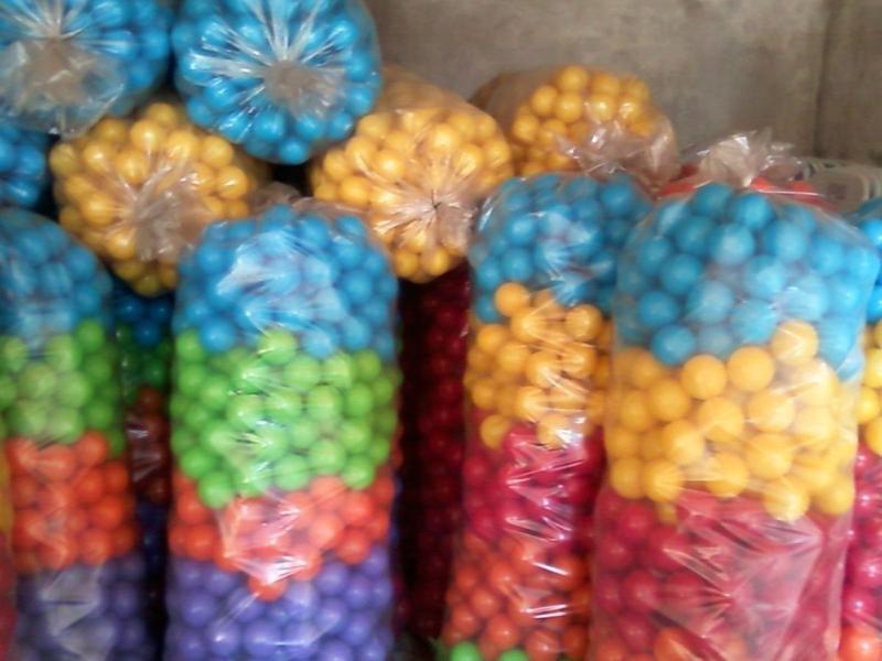 Bolinhas De Piscina Coloridas Pacote Com 500 Bolinhas - locação casinha - Valentina Brinquedos Imagem de Bolinhas De Piscina Coloridas Pacote Com 500 Bolinhas - locação casinha