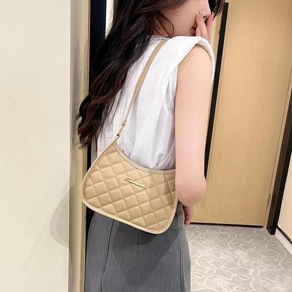 Imagem de Bolsa Crossbody Feminina Retrô - Pequena Bolsa de Ombro em Material Sintético Macio