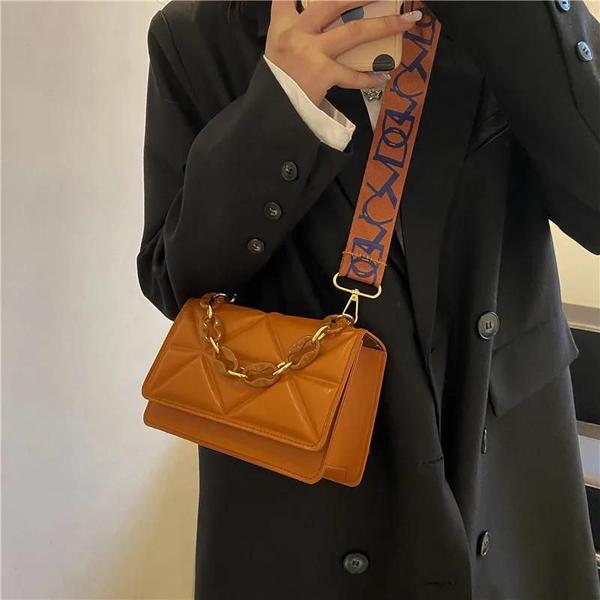 Imagem de Bolsa de Ombro Feminina Coreana Lingge - Pequena Bolsa Mensageiro Quadrada com Corrente