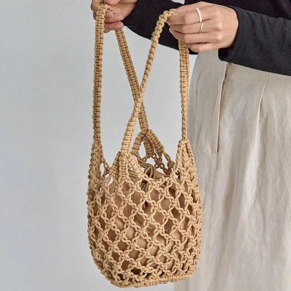 Imagem de Bolsa de Praia de Verão Feminina - Bolsa de Ombro em Malha com Detalhe em Corda e Design Reticulado