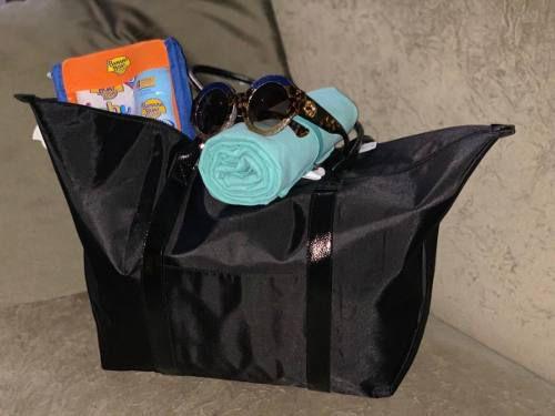 Bolsa de Praia Preta Emborrachada - Bath & Body Works Imagem de Bolsa de Praia Preta Emborrachada