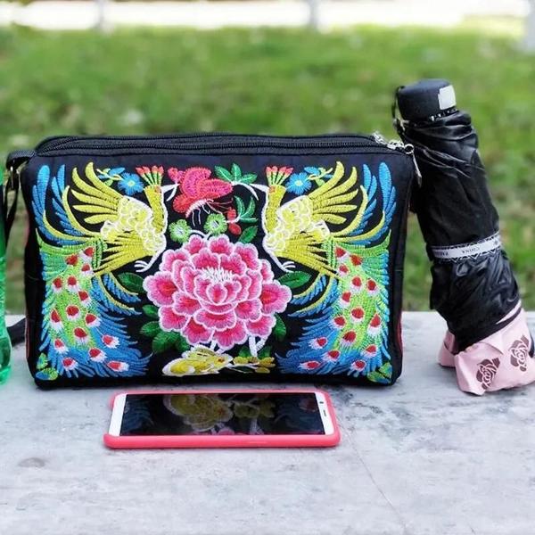 Imagem de Bolsa Feminina de Grande Capacidade - Bordada com Flores - Nylon - Crossbody