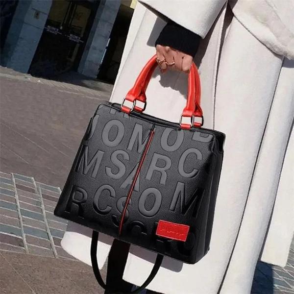 Imagem de Bolsa Feminina de Ombro Grande - Couro Macio, Design Moderno 2023