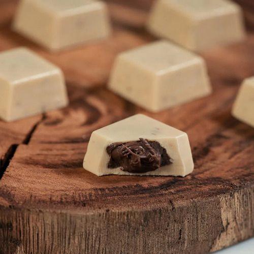 Imagem de Bombom Chocolate Branco Com Avelã - Zero Açúcar - 200g Haoma