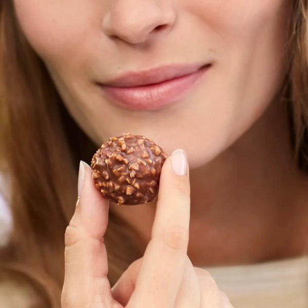 Bombom Ferrero Rocher 150G 12 Bombons (3 Embalagens) Imagem de Bombom Ferrero Rocher 150G 12 Bombons (3 Embalagens)