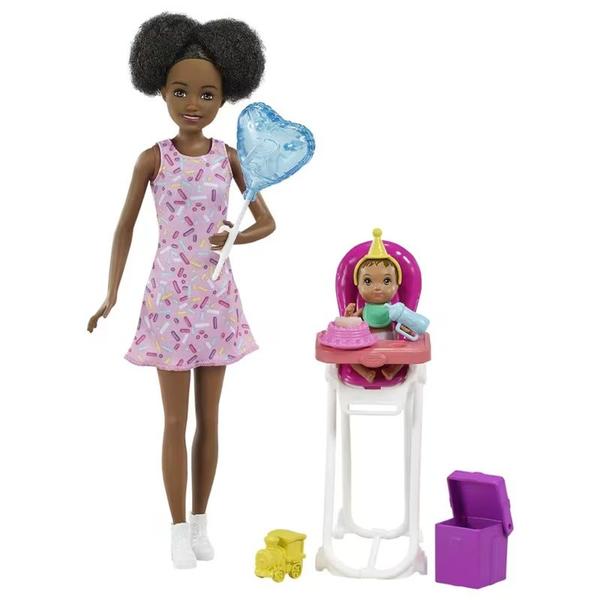 Imagem de Boneca Articulada Barbie Babysitters Negra Com Bebê Color Change No Cadeirão e Acessórios - Mattel - GRP41