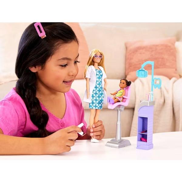 Imagem de Boneca Articulada Barbie Conjunto Profissões Barbie Malibu Dentista Loira Com Bebê e Acessórios  HKT69