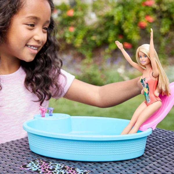 Imagem de Boneca Articulada Barbie Piscina Glam e Acessórios HRJ74 - Mattel