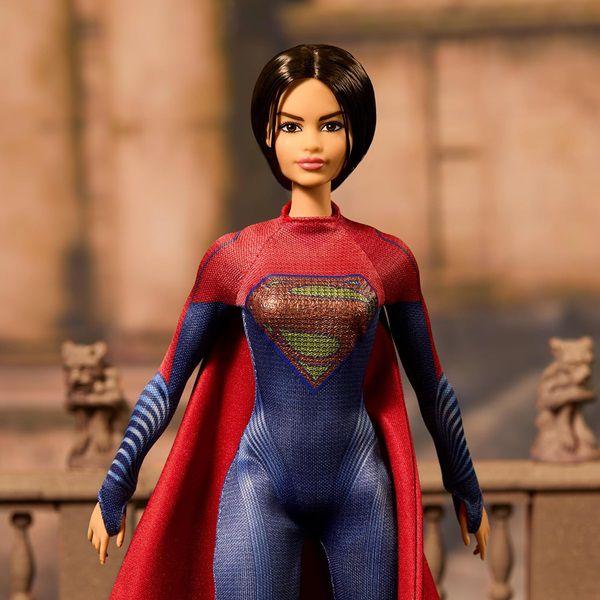 Imagem de Boneca Articulada Barbie Signature Supergirl - The Flash Movie - DC Comics - Com Certificado e Suporte - Mattel - HKG13