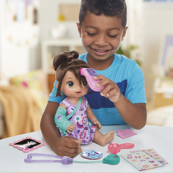 Boneca Baby Alive - Dia de Cuidar da Bella - Cabelo Castanho - Hasbro Imagem de Boneca Baby Alive - Dia de Cuidar da Bella - Cabelo Castanho - Hasbro