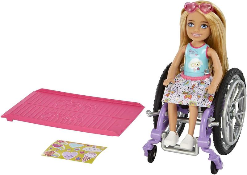 Boneca Barbie Chealsea Cadeirante Loira HGP29 Mattel Imagem de Boneca Barbie Chealsea Cadeirante Loira HGP29 Mattel