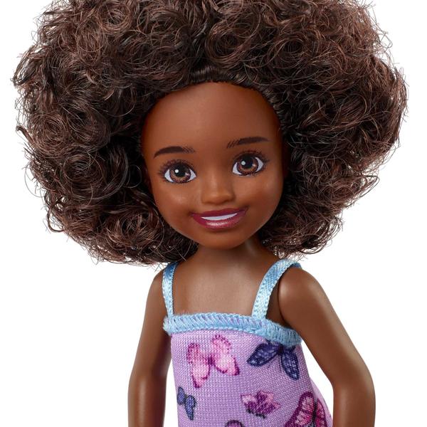 Imagem de Boneca Barbie Chelsea, cabelo castanho encaracolado com vestido borboleta