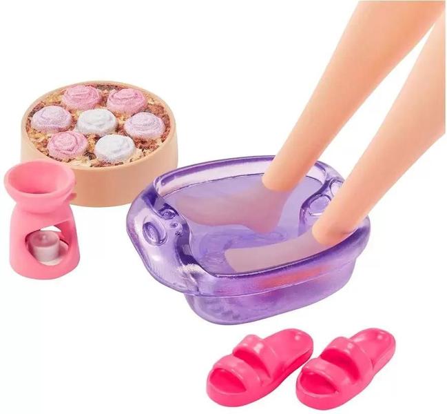 Imagem de Boneca Barbie Dia de Spa Roupão Banho Cachorrinho e Acessórios HKT90 Mattel