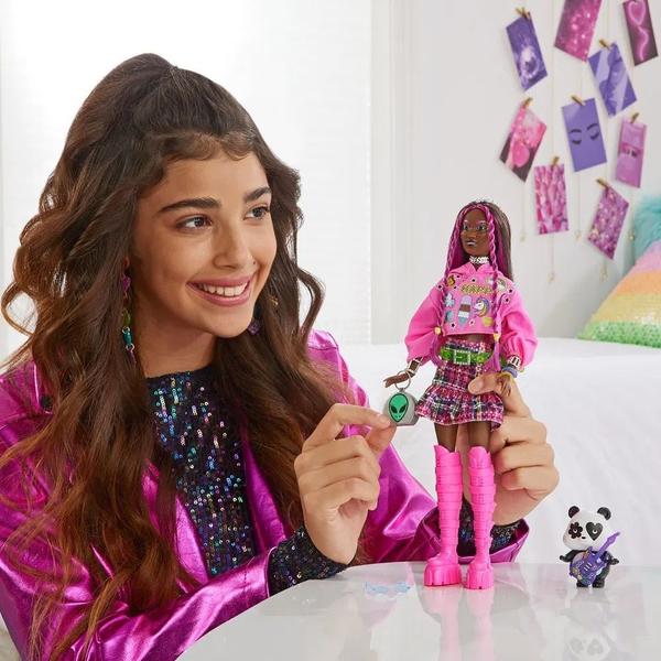 Imagem de Boneca Barbie Extra Pop Punl Negra Cabelo Rosa Com Panda