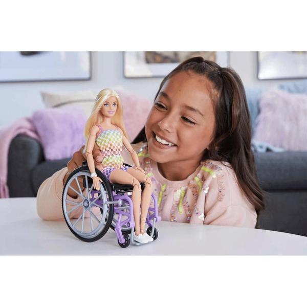 Boneca Barbie Fashionista Cadeira de Rodas - Mattel Imagem de Boneca Barbie Fashionista Cadeira de Rodas - Mattel