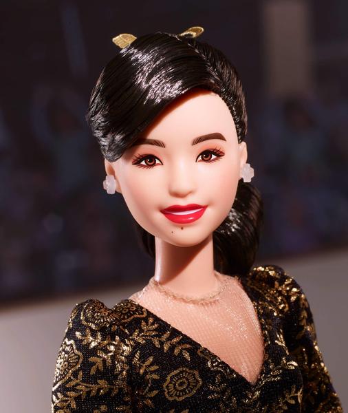 Imagem de Boneca Barbie inspirando mulheres Kristi Yamaguchi 1992 Olimpíadas