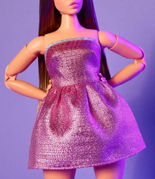 Imagem de Boneca Barbie Looks colecionável nº 24 com cabelo castanho e moda