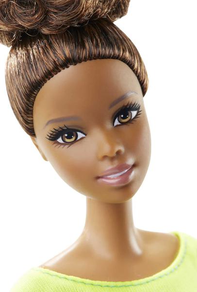 Imagem de Boneca Barbie Mover o Corpo, Top Amarelo Exclusivo Amazon