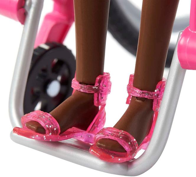 Imagem de Boneca Barbie Negra Fashionista Cadeira De Rodas Mattel HJT14