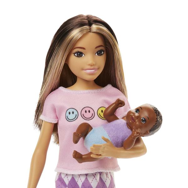 Imagem de Boneca Barbie Skipper Babysitters Inc com conjunto de acessórios