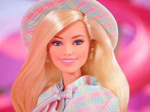 Imagem de Boneca Barbie The Movie O Filme Chapéu Jaqueta Look Xadrez