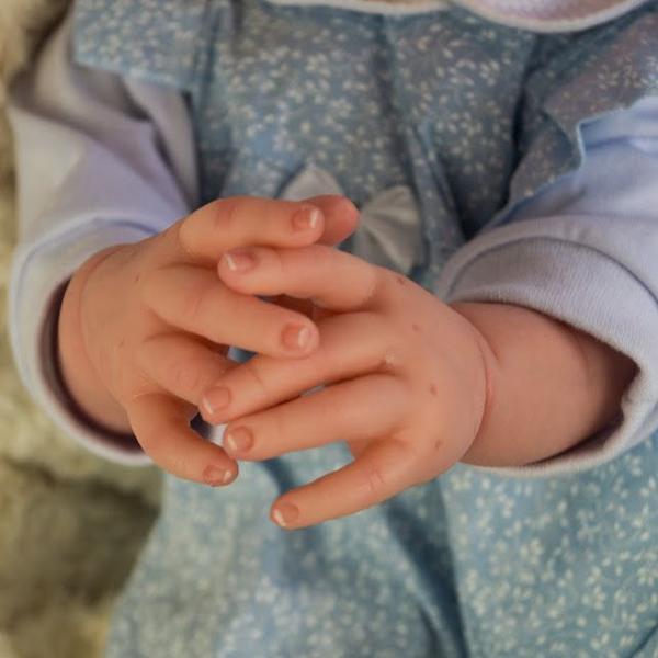 Boneca bebe menina mama e faz xixi de verdade com acessórios - BABY REBORN MARIA BRINQUEDO Imagem de Boneca bebe menina mama e faz xixi de verdade com acessórios