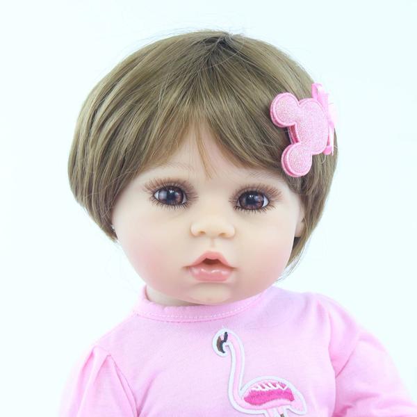 Imagem de boneca bebe reborn menina  silicone com urso de pelucia 