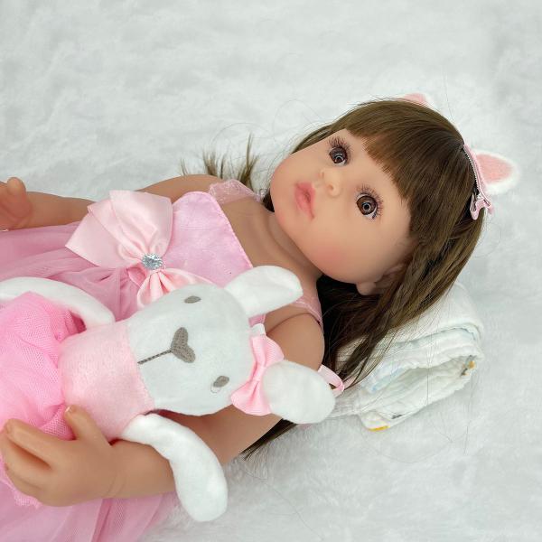 Boneca Bebê Reborn Realista Brastoy Silicone Conjunto de Roupa Chupeta Mamadeira e Pelúcia Imagem de Boneca Bebê Reborn Realista Brastoy Silicone Conjunto de Roupa Chupeta Mamadeira e Pelúcia