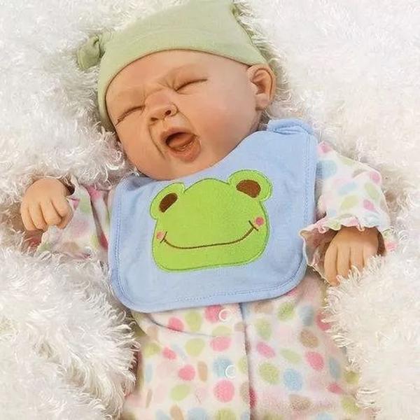 Imagem de Boneca Bebe Reborn Sleepy Frog - Paradise Gallerie - Shiny Toys