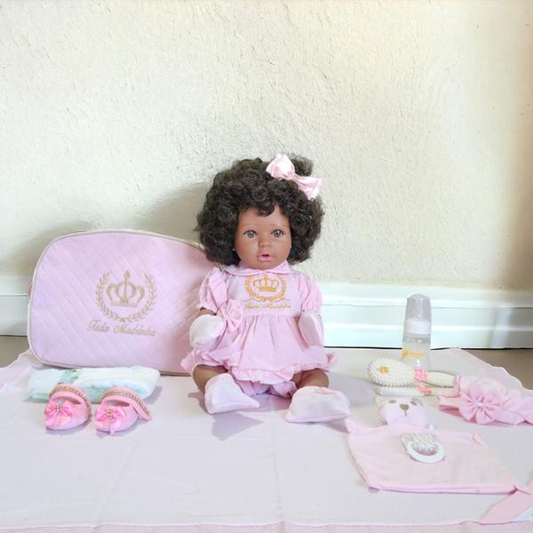 Boneca Bebê Reborn Zuri Negra - Acessórios Inclusos - Fada Madrinha Imagem de Boneca Bebê Reborn Zuri Negra - Acessórios Inclusos