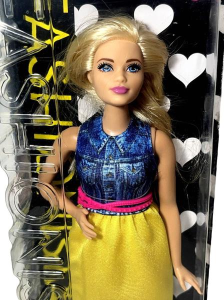 Imagem de Boneca Colecionável Menina Loira Barbie Fashionistas Plus Size Curvy - Doll Número 22 - Ano De Fabricação 2015 - Mattel Brinquedos