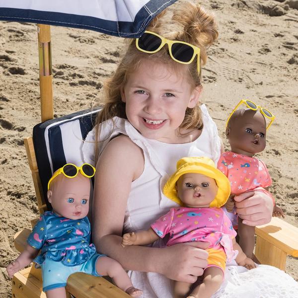 Imagem de Boneca de brinquedo Adora Beach Baby Sunny com sardas ativadas pelo sol 13"