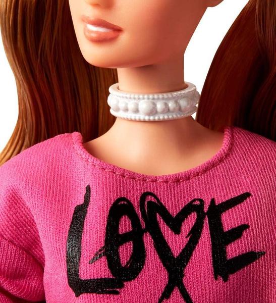 Imagem de Boneca de moda Barbie As fashionistas vestem seu coração com roupa