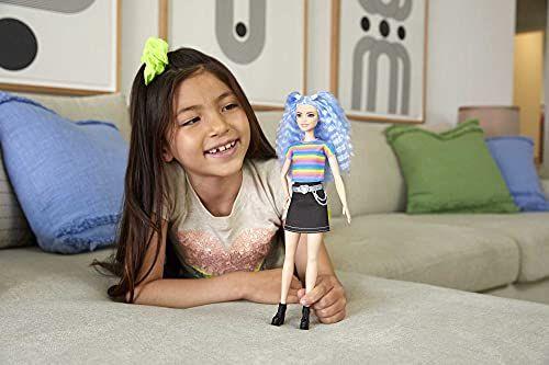 Imagem de Boneca Fashionistas Barbie, Top listrado arco-íris e saia preta, brinquedo 3-8 anos