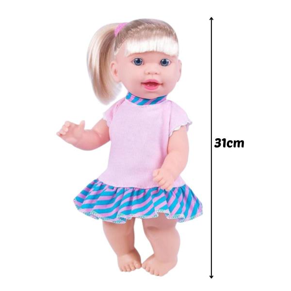 Boneca Infantil Feita Em Vinil Menina Fala E Ensina Frases Em Inglês 31cm Brinquedos Super Toys Imagem de Boneca Infantil Feita Em Vinil Menina Fala E Ensina Frases Em Inglês 31cm Brinquedos Super Toys